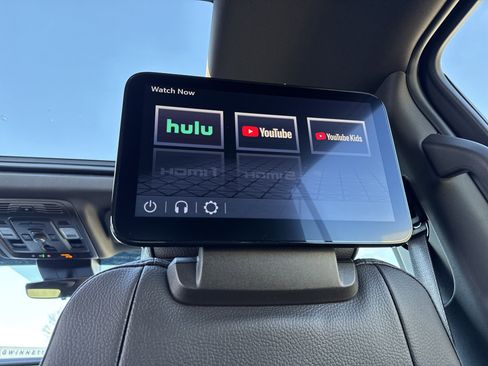 Used 2023 GMC Yukon Denali w/ Denali Reserve Package image 30