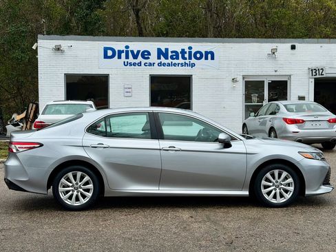 Used 2020 Toyota Camry LE image 7