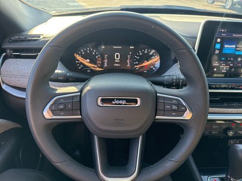 Certified 2025 Jeep Compass Latitude w/ Convenience Group image 18