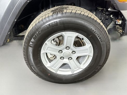 Used 2021 Jeep Wrangler Unlimited Sport image 32