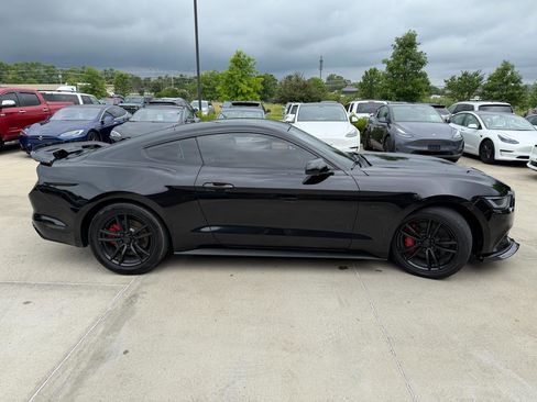 Used 2015 Ford Mustang GT RWD image 4