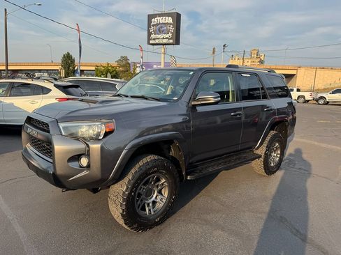 Used 2016 Toyota 4Runner SR5 Premium AWD/4WD image 4