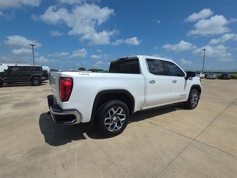 Used 2022 GMC Sierra 1500 SLT AWD/4WD image 8