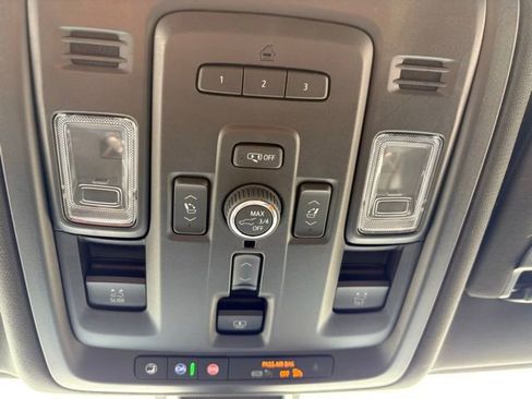 Used 2022 GMC Yukon Denali image 32