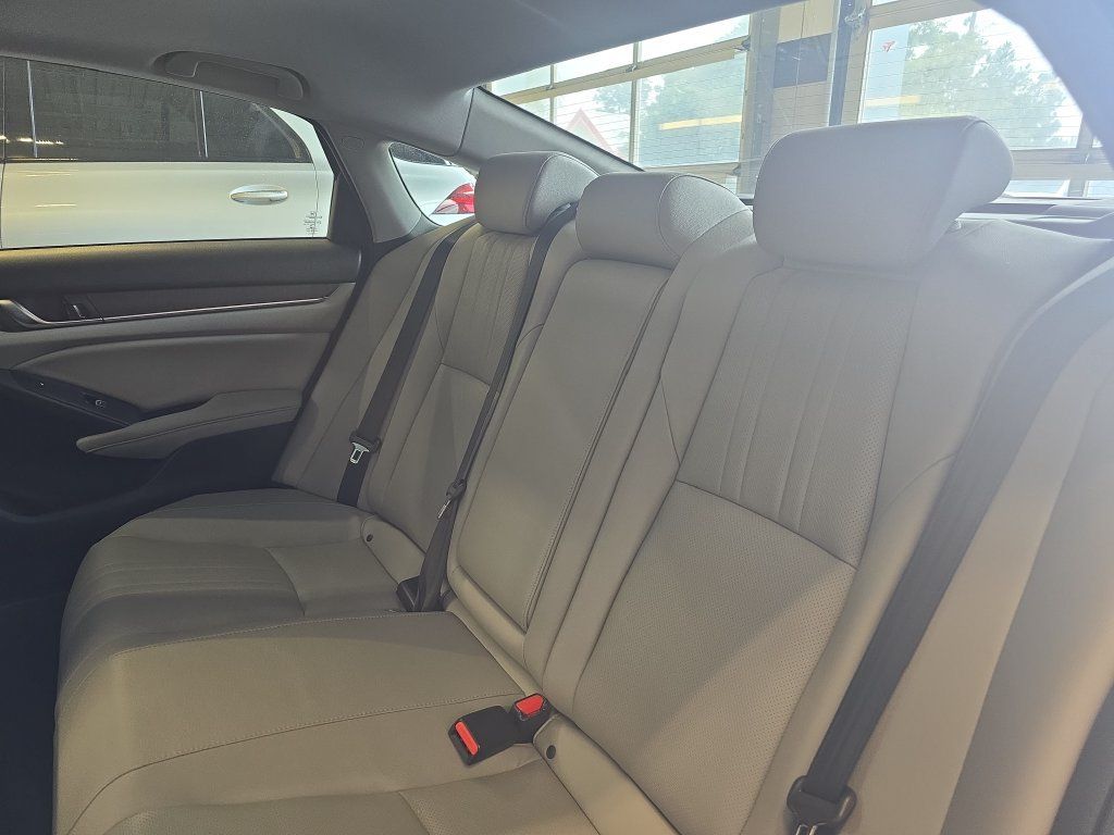 Used 2020 Honda Accord Touring image 14