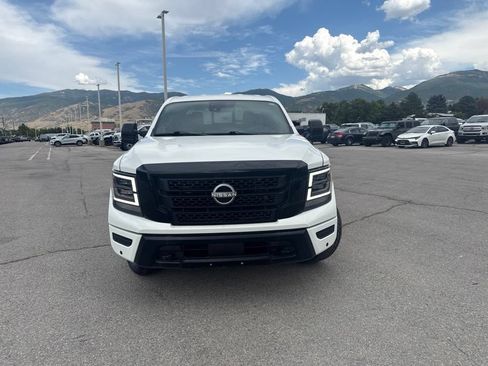 Used 2023 Nissan Titan SV w/ SV Convenience Package AWD/4WD image 17