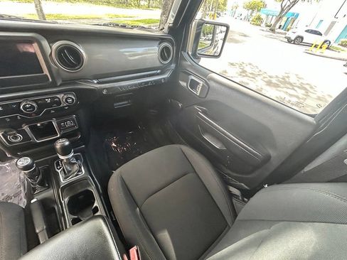 Used 2022 Jeep Wrangler Sport AWD/4WD image 11
