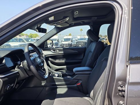 New 2026 Jeep Grand Cherokee L 4WD image 5