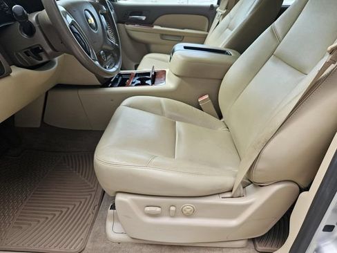 Used 2013 Chevrolet Avalanche LTZ RWD image 14