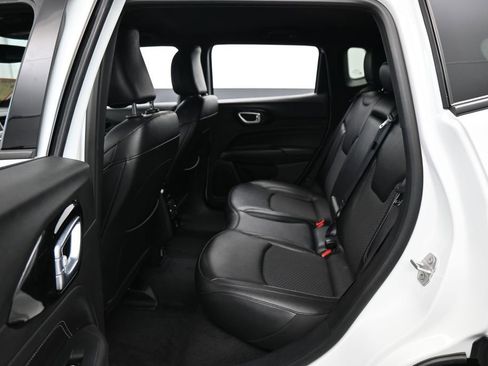 Used 2024 Jeep Compass Latitude w/ Convenience Group AWD/4WD image 28