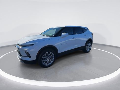 Used 2023 Chevrolet Blazer LT w/ Driver Confidence Package image 4