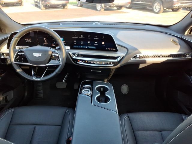 Certified 2025 Cadillac Lyriq Luxury AWD/4WD image 18