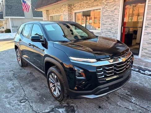 Used 2025 Chevrolet Equinox LT FWD image 3