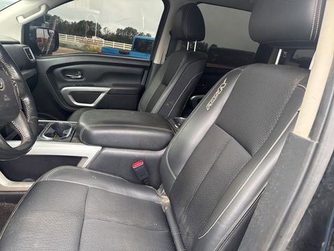 Used 2019 Nissan Titan PRO-4X image 17