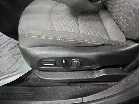 Used 2018 Chevrolet Equinox LT image 29