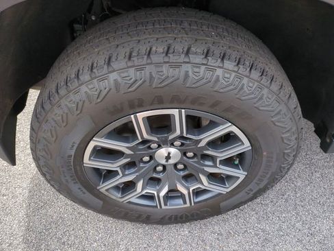 Used 2023 Chevrolet Colorado Z71 image 10