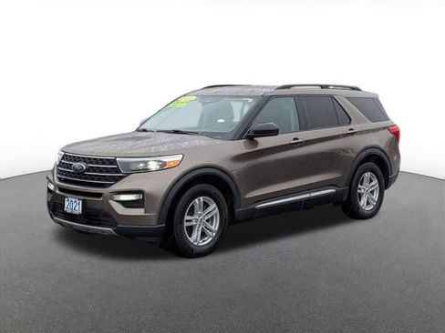 Certified 2021 Ford Explorer XLT w/ Equipment Group 202A AWD/4WD image 5