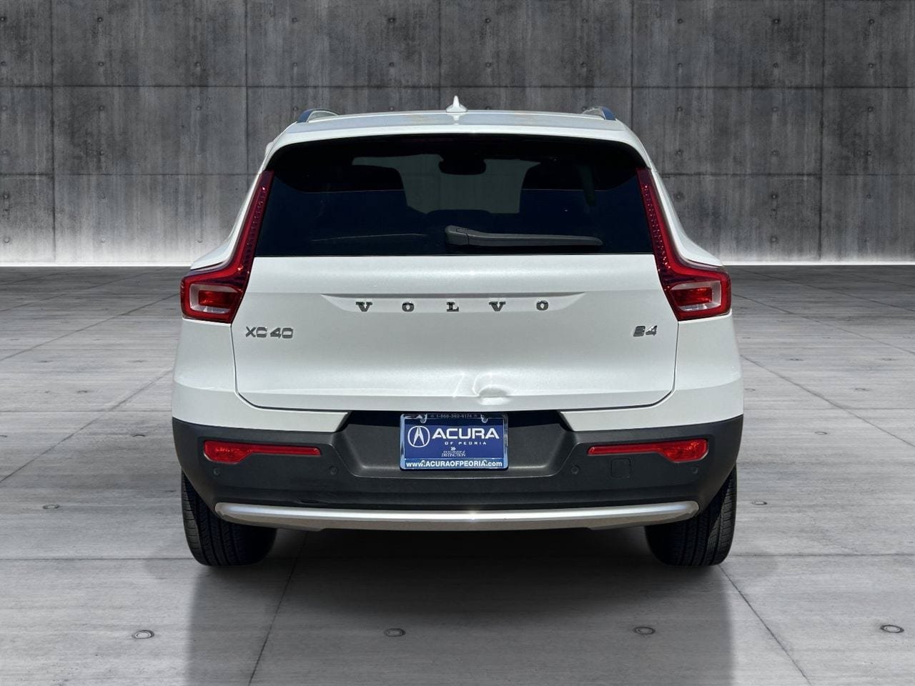 Used 2023 Volvo XC40 B4 Core FWD image 4