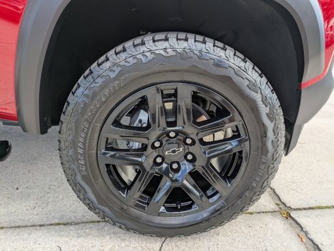 Used 2025 Chevrolet Colorado Trail Boss w/ Midnight Edition AWD/4WD image 11