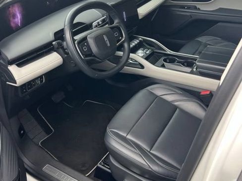 Used 2024 Lincoln Nautilus Premier AWD/4WD image 2