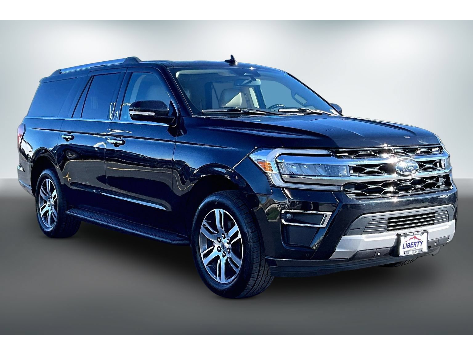 Used 2024 Ford Expedition Max Limited AWD/4WD image 3