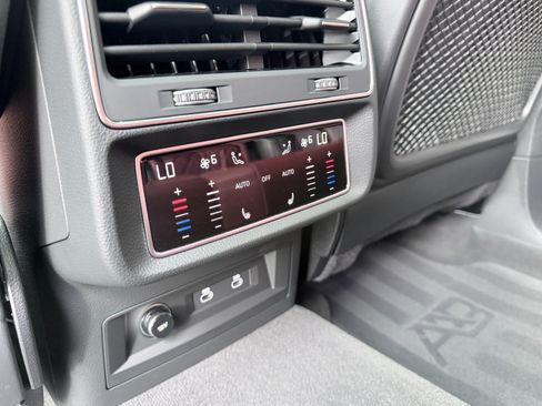 Used 2023 Audi SQ8 Premium Plus AWD/4WD image 27