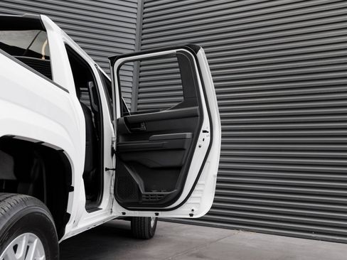 Used 2025 Toyota Tacoma SR5 image 29