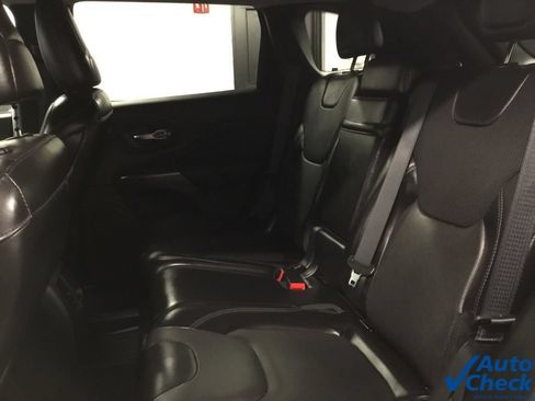 Used 2019 Jeep Cherokee Limited w/ Luxury Group AWD/4WD image 29
