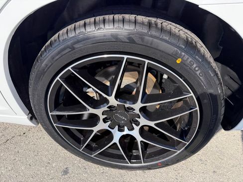 Used 2023 Chrysler 300 S RWD image 11