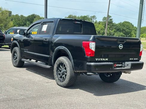 Used 2020 Nissan Titan SV w/ SV Convenience Package AWD/4WD image 8