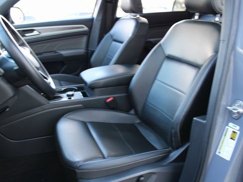 Certified 2022 Volkswagen Atlas Cross Sport SE image 8