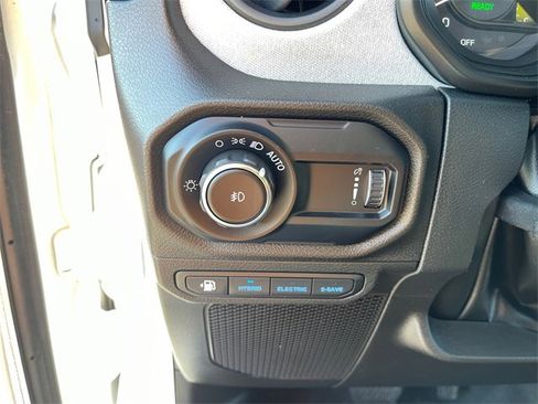 Used 2024 Jeep Wrangler Unlimited image 30