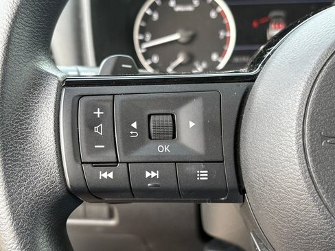 Used 2023 Nissan Rogue SV image 11