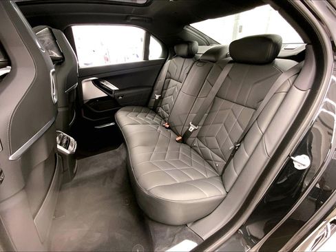 Used 2025 BMW 760i xDrive w/ Premium Package AWD/4WD image 22