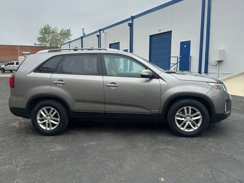 Used 2015 Kia Sorento LX image 5