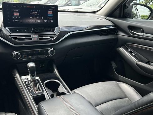 Used 2023 Nissan Altima 2.5 SR w/ SR Premium Package FWD image 25