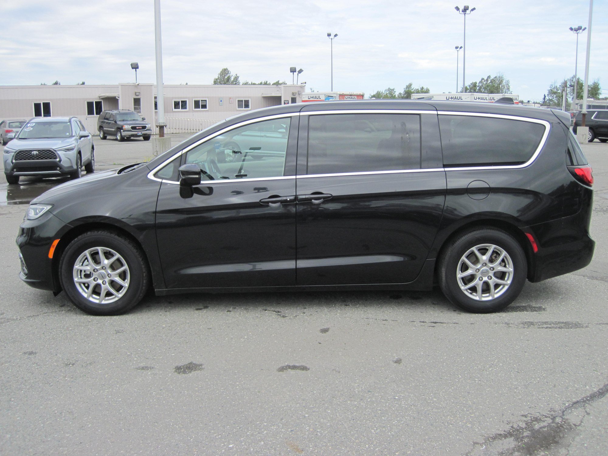Used 2024 Chrysler Pacifica Touring-L FWD image 8