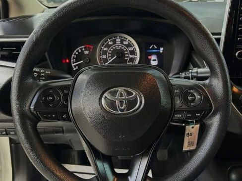 Used 2021 Toyota Corolla LE image 12