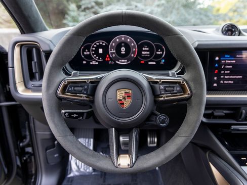 Certified 2025 Porsche Cayenne GTS image 34