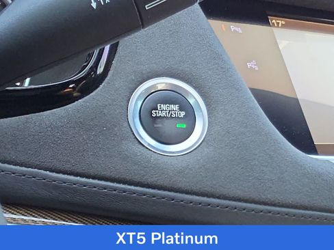 Used 2018 Cadillac XT5 Platinum w/ Driver Assist Package AWD/4WD image 24