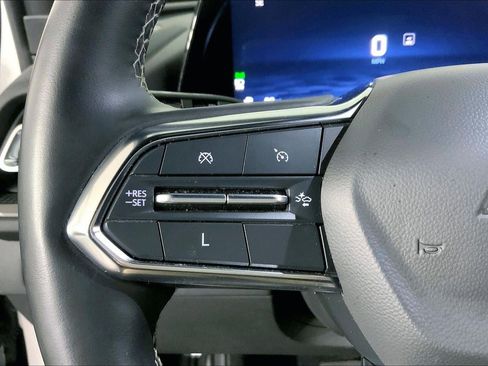 Used 2024 Chevrolet Traverse LT image 18