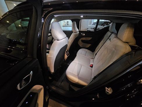 Certified 2024 Volvo XC40 B5 Plus w/ Climate Package AWD/4WD image 14