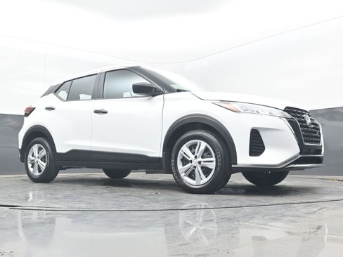 Certified 2025 Nissan Kicks Play S FWD image 26