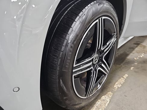 Certified 2024 Mercedes-Benz GLE 580 4MATIC image 37