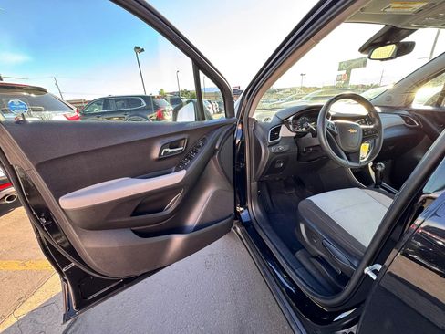 Used 2020 Chevrolet Trax LS w/ Tint and Cruise Package image 10