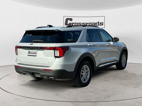 Used 2025 Ford Explorer Active image 5