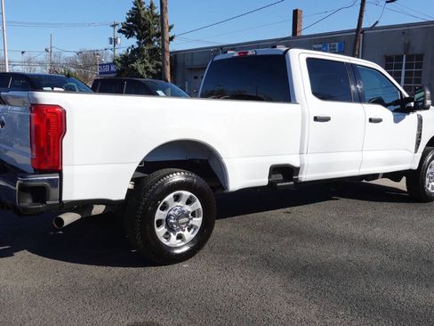 Used 2023 Ford F250 XLT AWD/4WD image 4