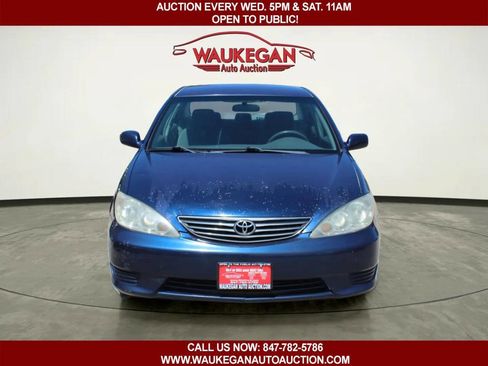 Used 2005 Toyota Camry LE FWD image 2