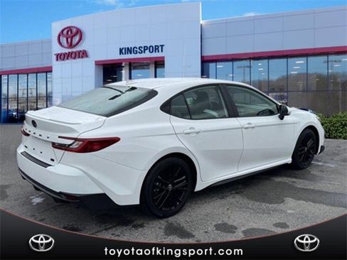 Used 2025 Toyota Camry SE w/ Convenience Package image 5