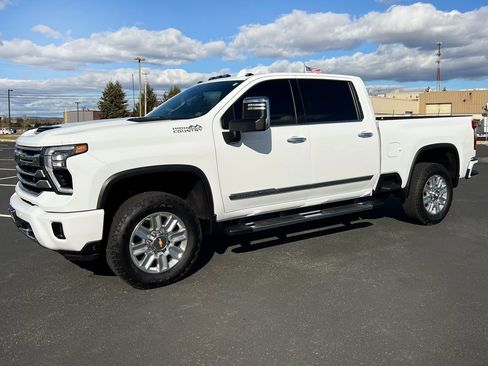 Used 2024 Chevrolet Silverado 2500 High Country image 13